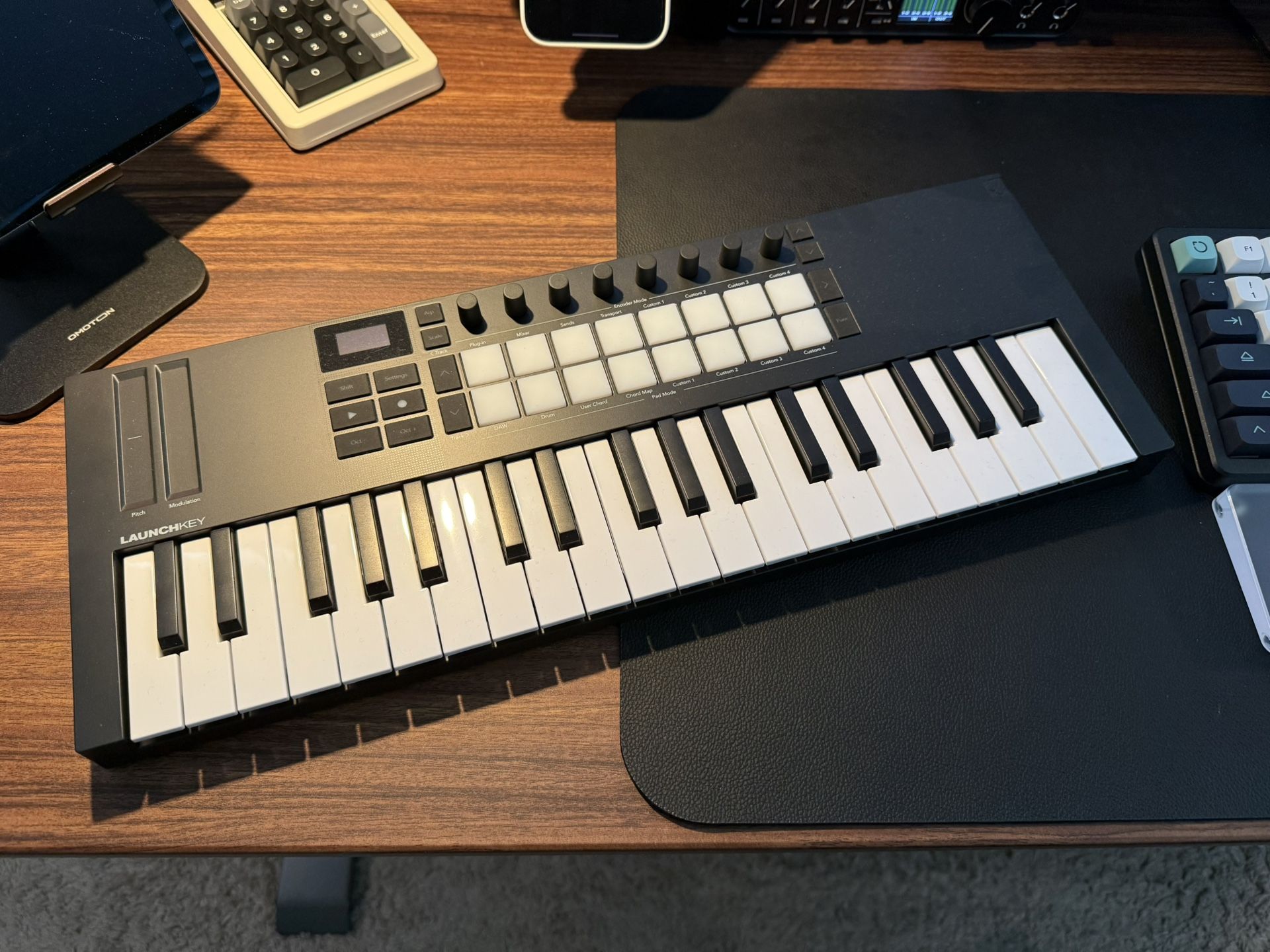 Novation Launchkey Mini 37 mk4 - Like new