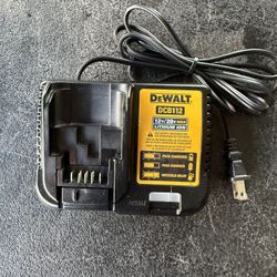 Dcb115 12V MAX* - 20V MAX* CHARGER