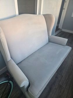 BROYHILL Light Gray Wingback Loveseat