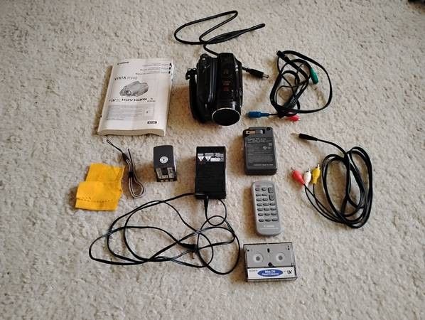 Canon VIXIA HV40 MiniDV HDV HD High Definition Video Camera
Excellent condition.
Comes with remote, 2 chargers,2 batteries,user manual, red/white/yell