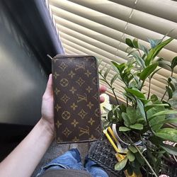 Louis vuitton wallet  