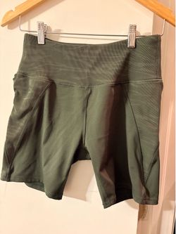Workout shorts  / Size L (fits more like a Medium)
