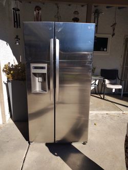 LG LSC27925ST Side-by-Side Refrigerator – Stainless Steel – 26.5 cu. ft.