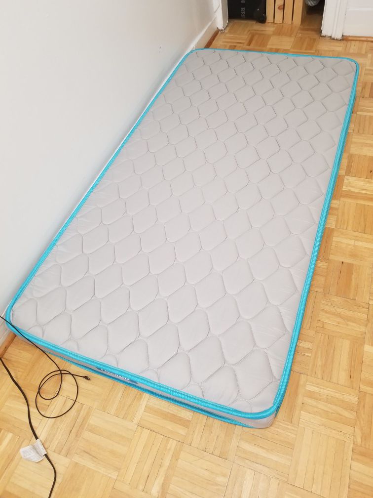 Twin size mattress (Linenspa)