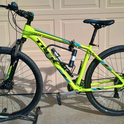 29 inch Trek Marlin 5 mountain bike