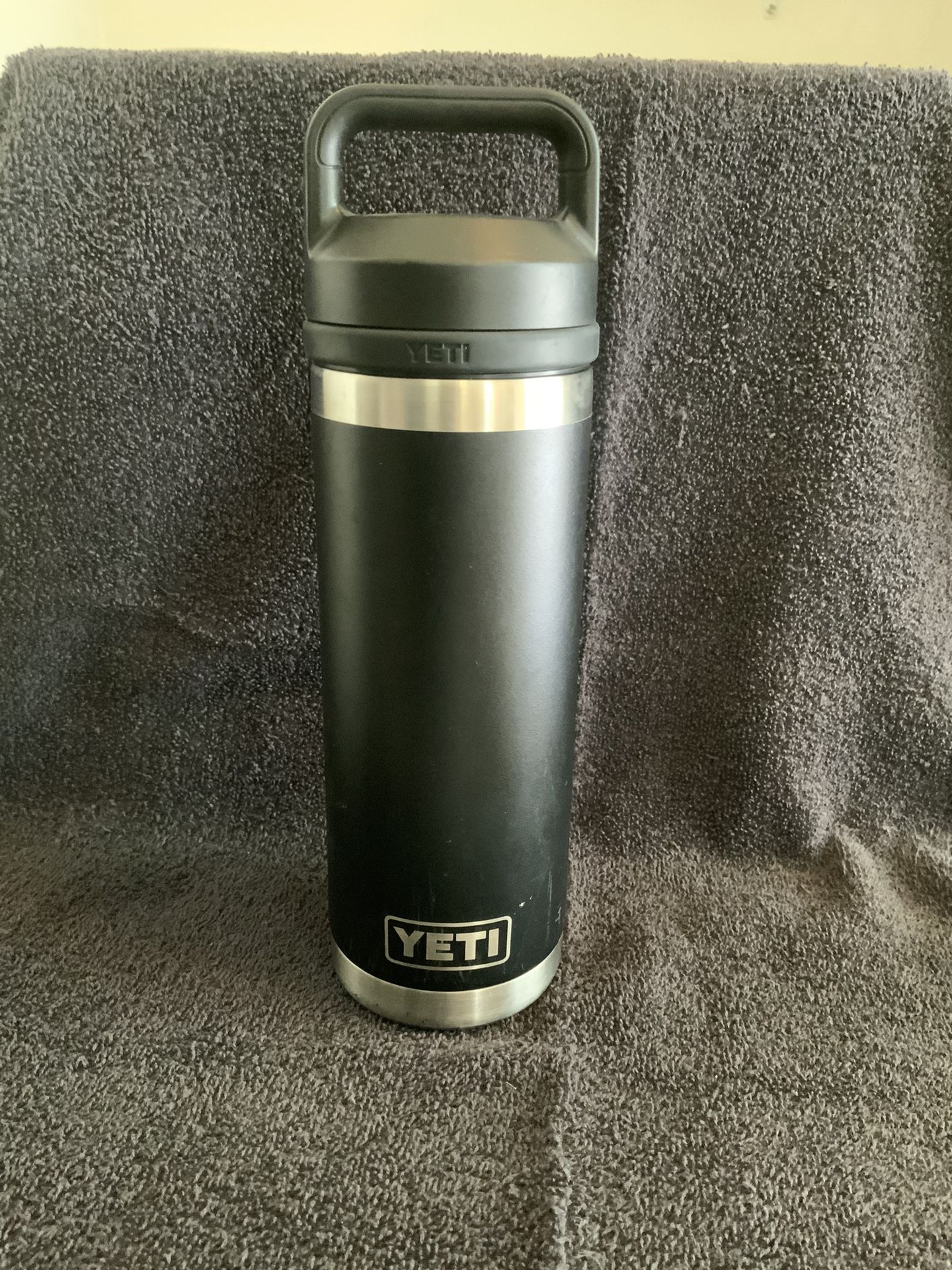 18 OZ YETI RAMBLER WATER BOTTLE