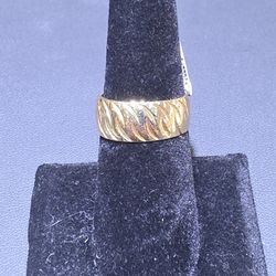 10kt YG Wedding Band. (C-1) SIZE 6. ASK FOR RYAN. #(contact info removed)35