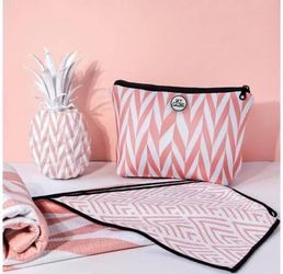 Brand New Quick Dry Ultimate Sand Free Beach Towel Includes Wet/Dry Bag, Pink/White