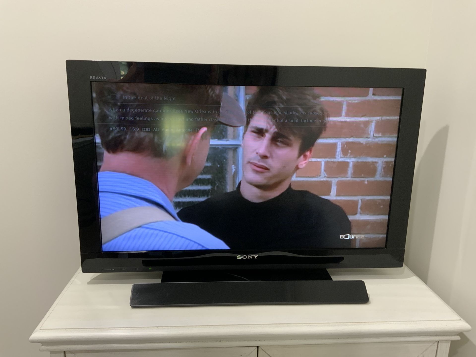 Sony Bravia 32” LCD, High Definition TV with antenna. Picture is from antenna.