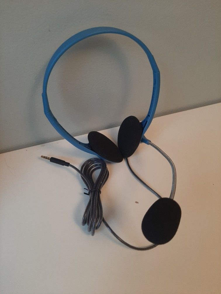 Lightweight Headset With Flexible Mic Boom