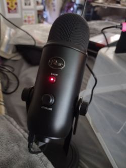 Yeti Blue Logitech USB Premium Broadcast Mic