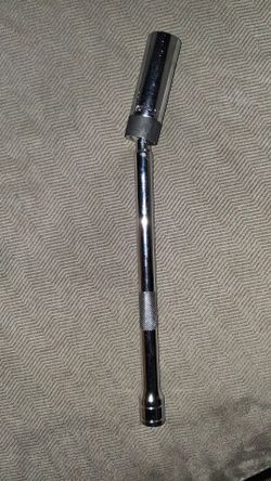 Spark plug wrench