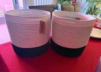 2 Baskets for potted plants