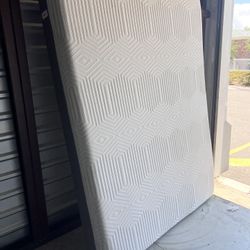 Queen Size Mattress, Memory Foam