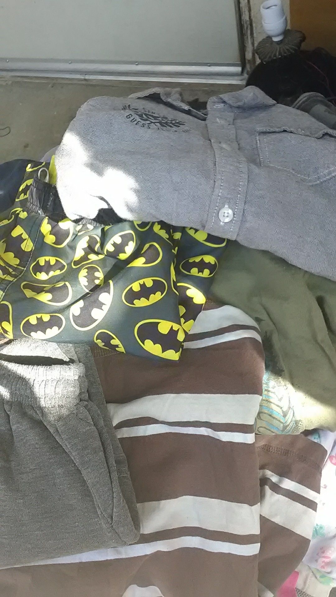 ALL KINDS OF TODDLER BOY SIZE 24 MONTHS TO 4 T ALL NAME BRAND IN EXCELLENT CONDITION I'M SELLING CHEAP