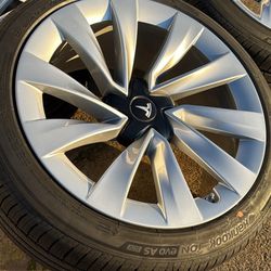 FREE DELIVERY 20” 2025 Tesla Model Y Juniper wheels Hankook EVO AS 255/40r20 Tires With Sensors BRAND NEW