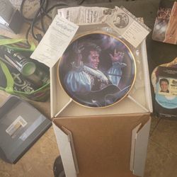 Collector's Plate Of Elvis Remembered Inbox In Excellent Condition