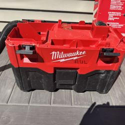 Milwaukee Portable Rechargeable Vacuum System Tool Only