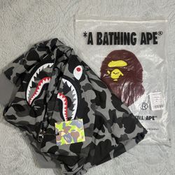 BAPE Hoodie (L,M)