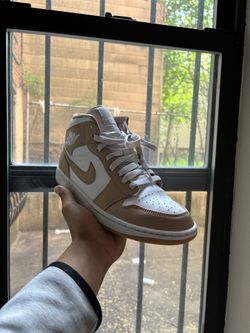 Jordan 1 mids “Tan Gum”