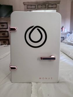 MONAT Mini Fridge