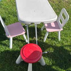 Kids Table 2 Chairs And A Stool Great For In-outdoors 