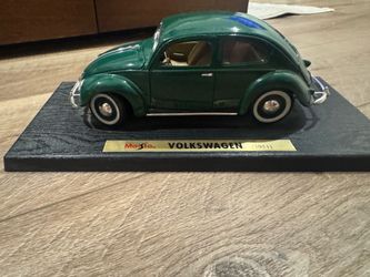 Maisto 1951 Volkswagen Beetle Diecast Model Car- Slick Black display base W/ Metal label (like NEW)!