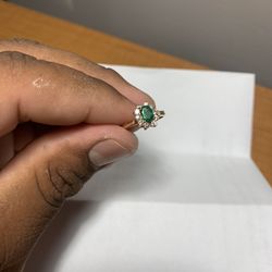 14k Gold Ring With Colombian Emerald In Center