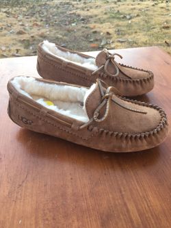 Women Ugg Chestnut moccasins