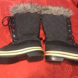 Women’s Snow ❄️ Boots Size 9