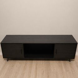 TV STAND IN GREAT CONDITION