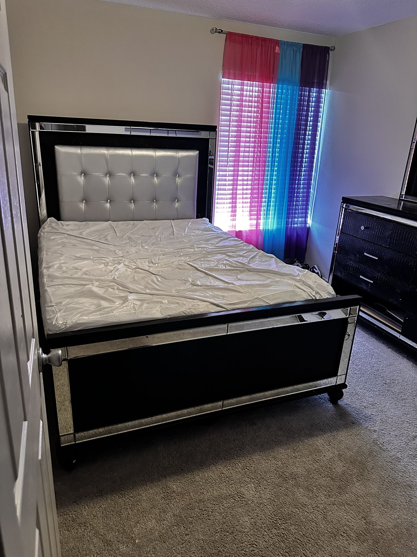 Black Queen Size Bedroom 