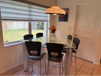 Glass and Chrome Dining Table w 6 stool