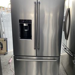 Kitchen Aid beautiful stainless steel refrigerator French door everything works perfectly first come first served 