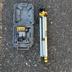 DeWalt 3 Beam Line Laser with Tripod