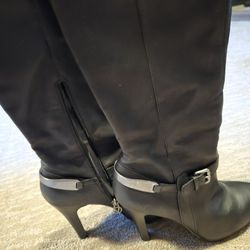Leather 4-in Heel Boots Size 8