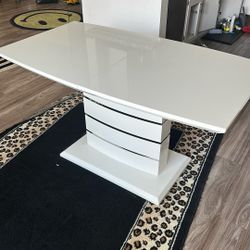 Extendable Dining Table 