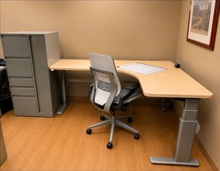 🔥LIKE NEW!🔥 STEELCASE PREMIUM SIT STAND ELECTRIC HEIGHT ADJUSTABLE - L - SHAPED DESKS 51"H x 58"Dx70"W QTY 42 AVAILABLE!  PICK-UP - DELIVERY