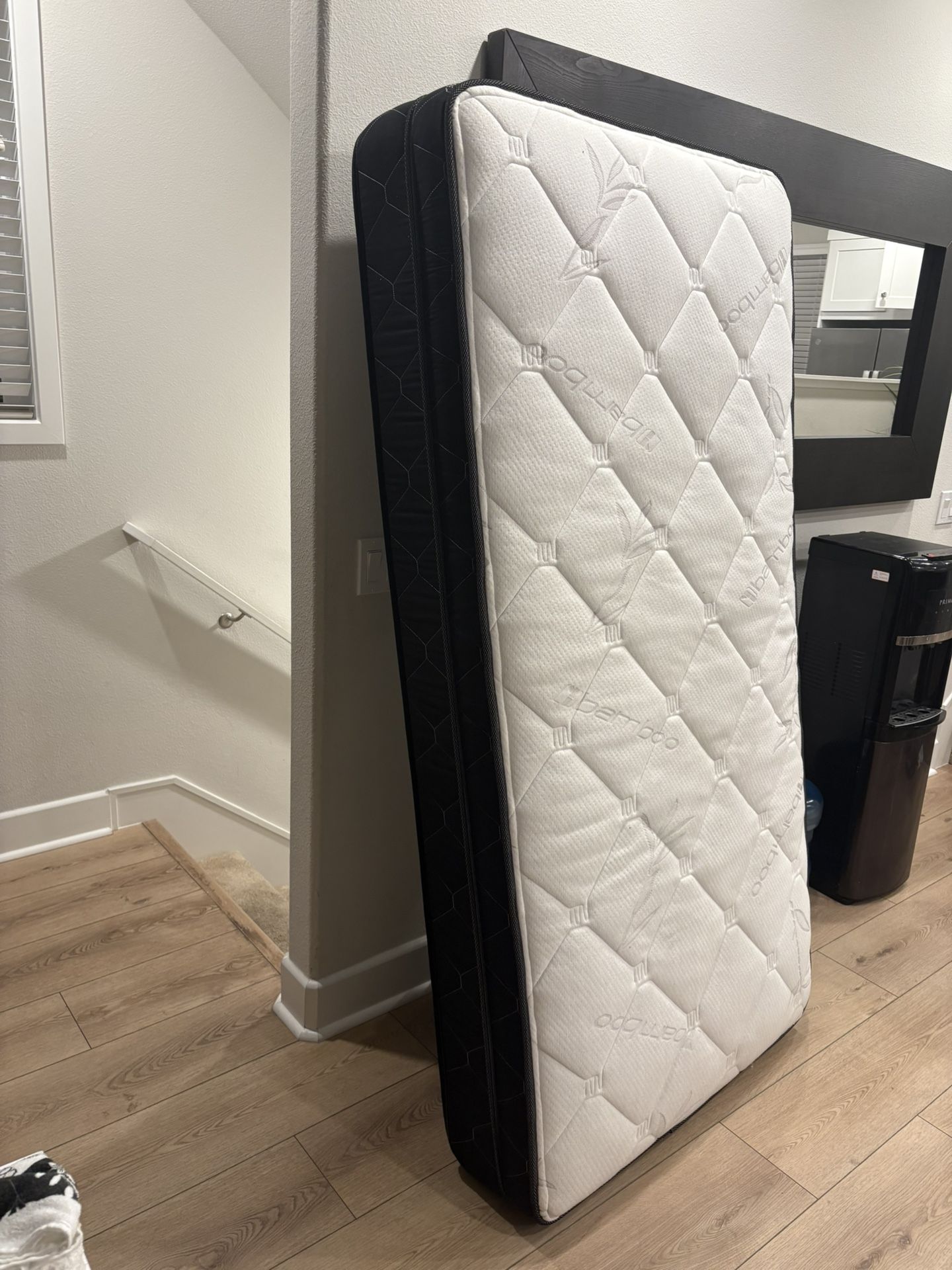 2 Twin Hypoallergenic mattresses Available