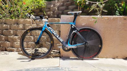 Focus Izalco Chrono Carbon Time Trial / Triathlon Bike
