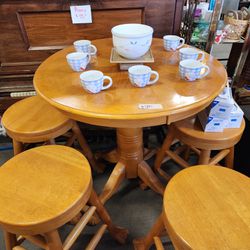Claw Foot Wooden Round Table With 4 Stools