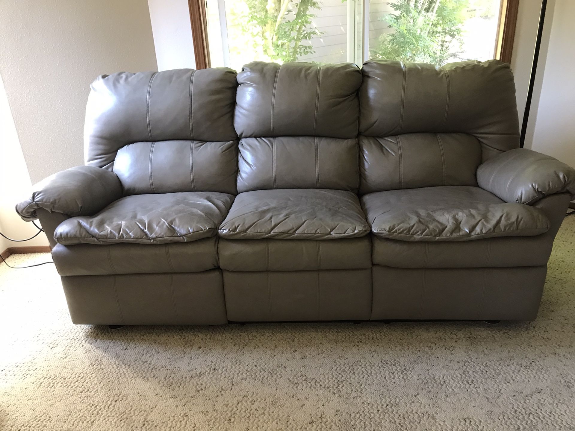 Leather Couch With Pull-out Bed