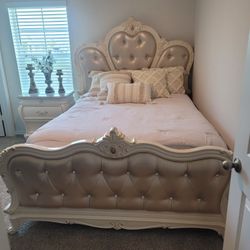 Meridian Marquee Queen Bed And Nightstand