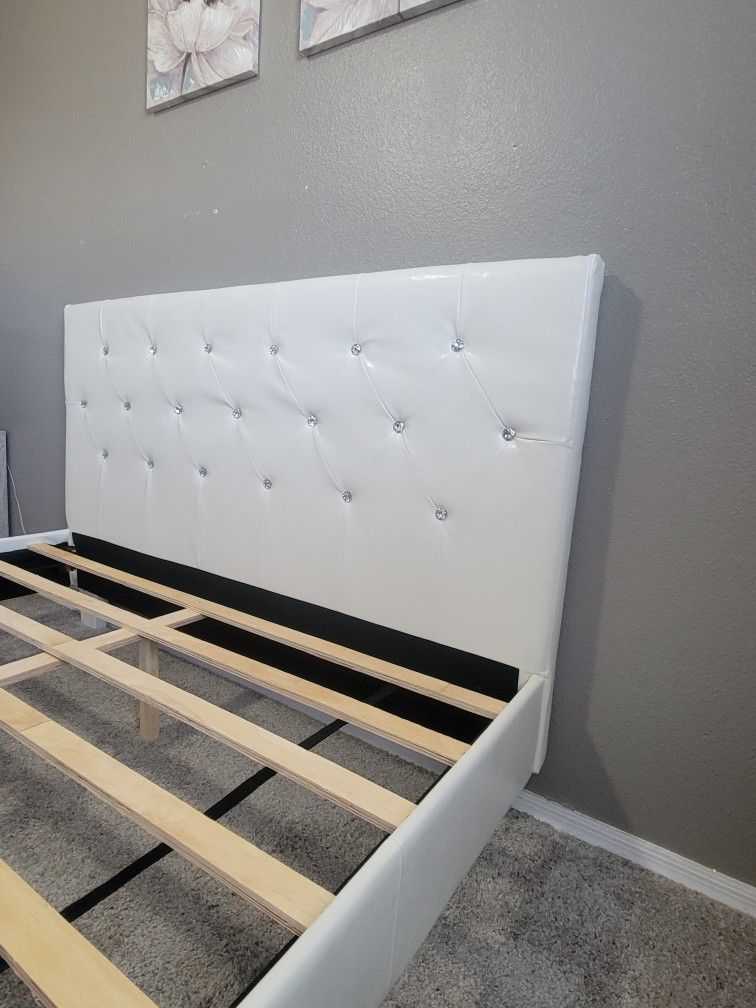 QUEEN PLATFORM BED FRAME