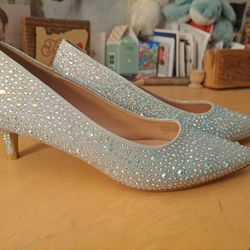 Beautiful silver heels sparkle shoes size 8 or 8.5 women's elegant cinderella slippers gem