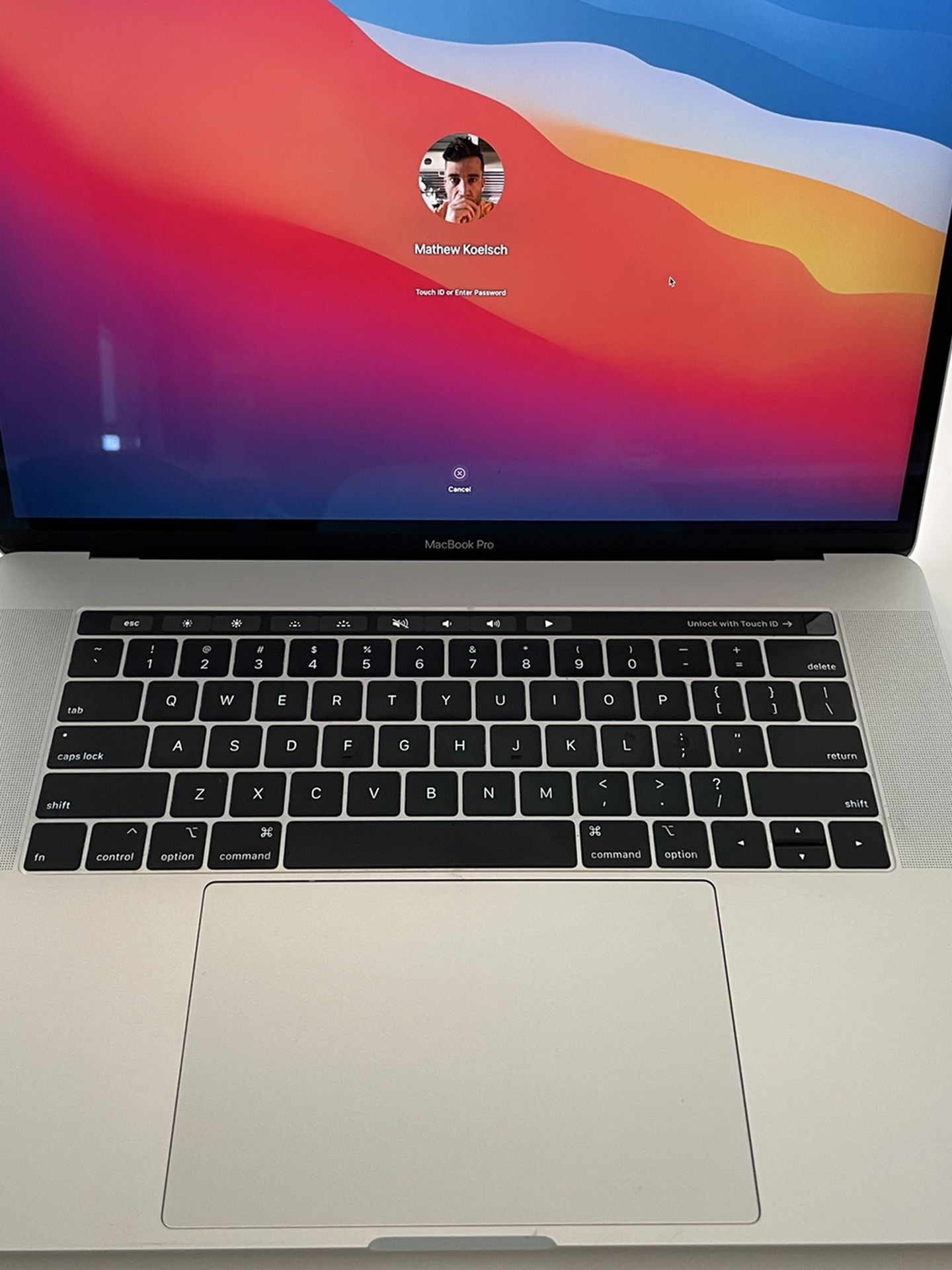 MacBook Pro (15-inch, 2019) 2.6 GHz 16 GB 2400 MHz