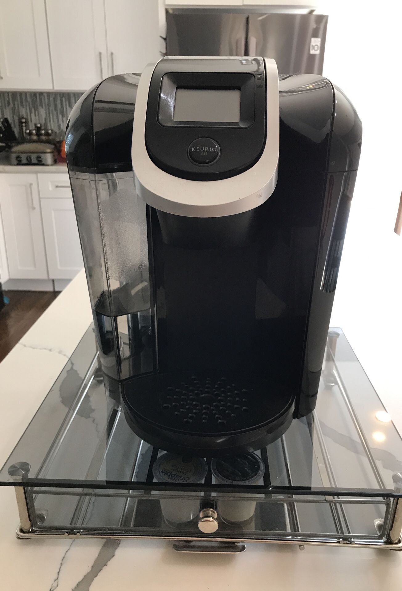 keurig 2.0 coffee maker and coffee dispenser