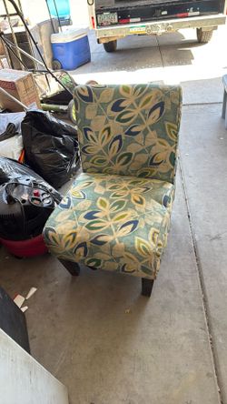 FREE CHAIR & STUFF CURB ALERT