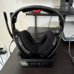 Astro Gaming - A50 Gen 4 Wireless Gaming Headset for PS5, PS4 - Black 