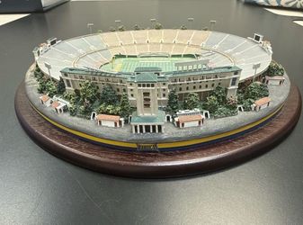 Danbury Mint Rose Bowl UCLA Bruins Stadium Miniature Replica NCAA Model